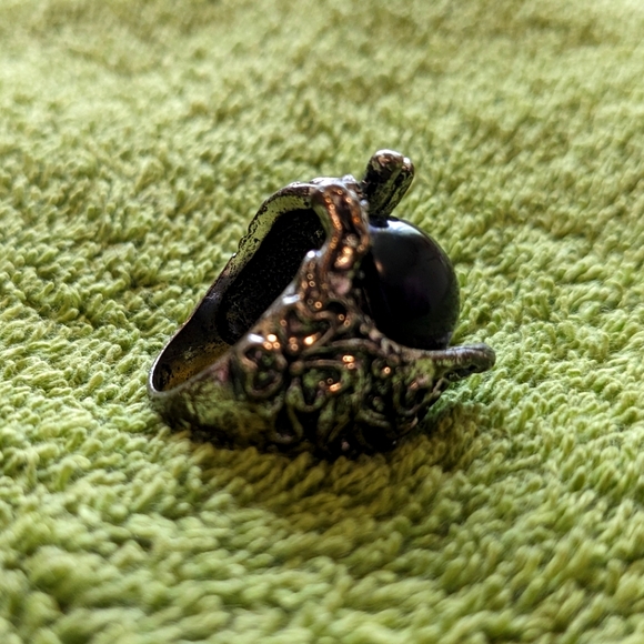 Hands Holding Orb Ring (Size 6) - Picture 2 of 4